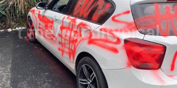 Владельцы трех машин, якобы разрисованных вандалами в Сочи, в полицию не обращались