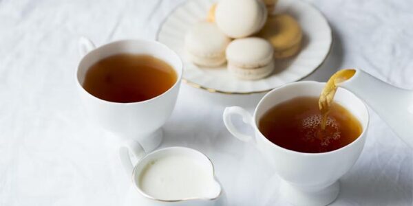 Гастроэнтеролог: частое употребление чая со сладостями может спровоцировать серьезные заболевания