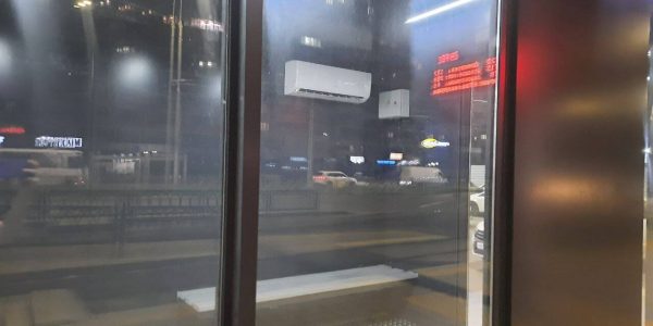 В Краснодаре установили первую трамвайную остановку с кондиционером