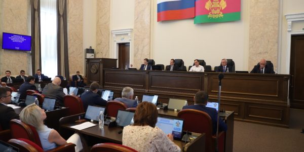 Крайизбирком зарегистрировал списки кандидатов трех партий на выборы в ЗСК