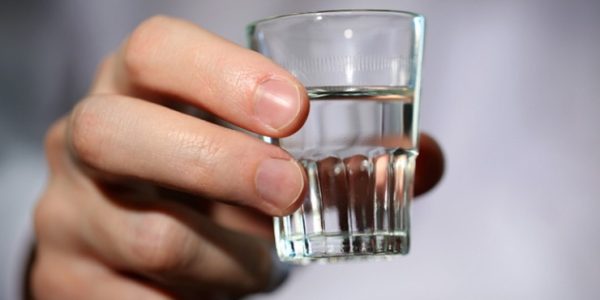 Токсиколог опроверг слухи о целебных свойствах водки