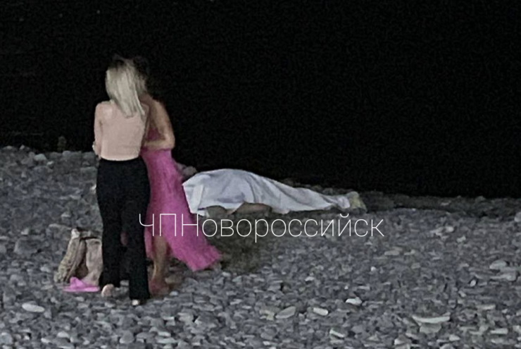 На пляже в Новороссийске на глазах у отдыхающих утонула пенсионерка