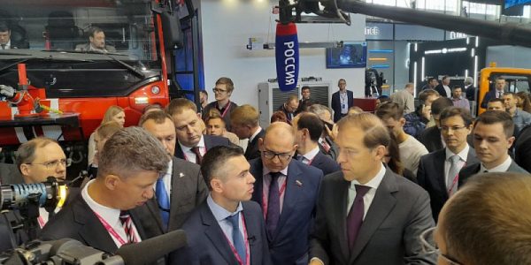 Стенд Краснодарского края на выставке «Иннопром» посетил глава Минпромторга РФ Денис Мантуров