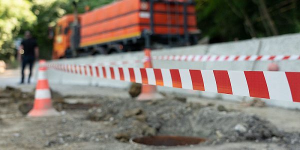 В Сочи выявили нарушения на 256 участках оползневых дорог