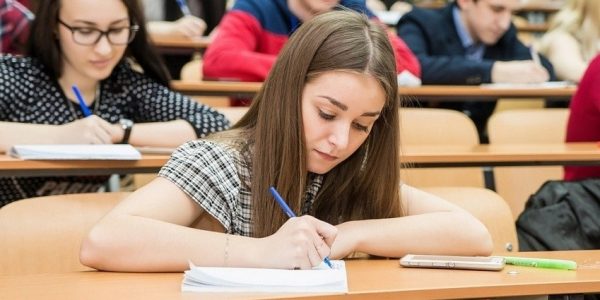 В Госдуме предложили поднять стипендии студентов до уровня МРОТ
