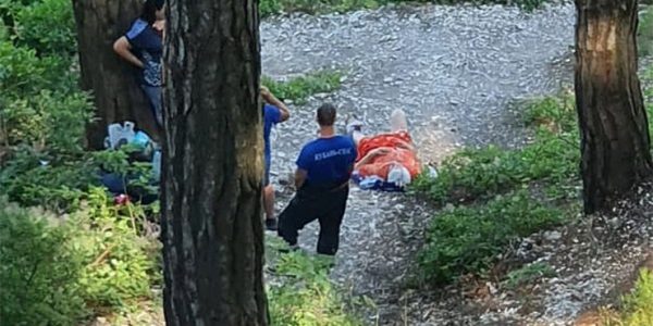 В Геленджике на горе у скалы Парус застряли двое туристов