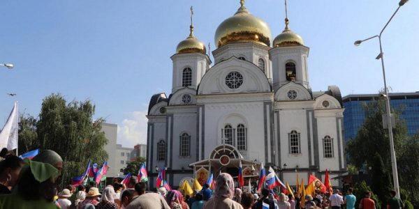 В Краснодаре около 500 человек приняли участие в шествии в честь Дня семьи, любви и верности