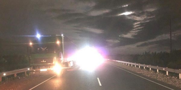 В Краснодарском крае грузовик сбил мужчину, который в темноте шел по дороге