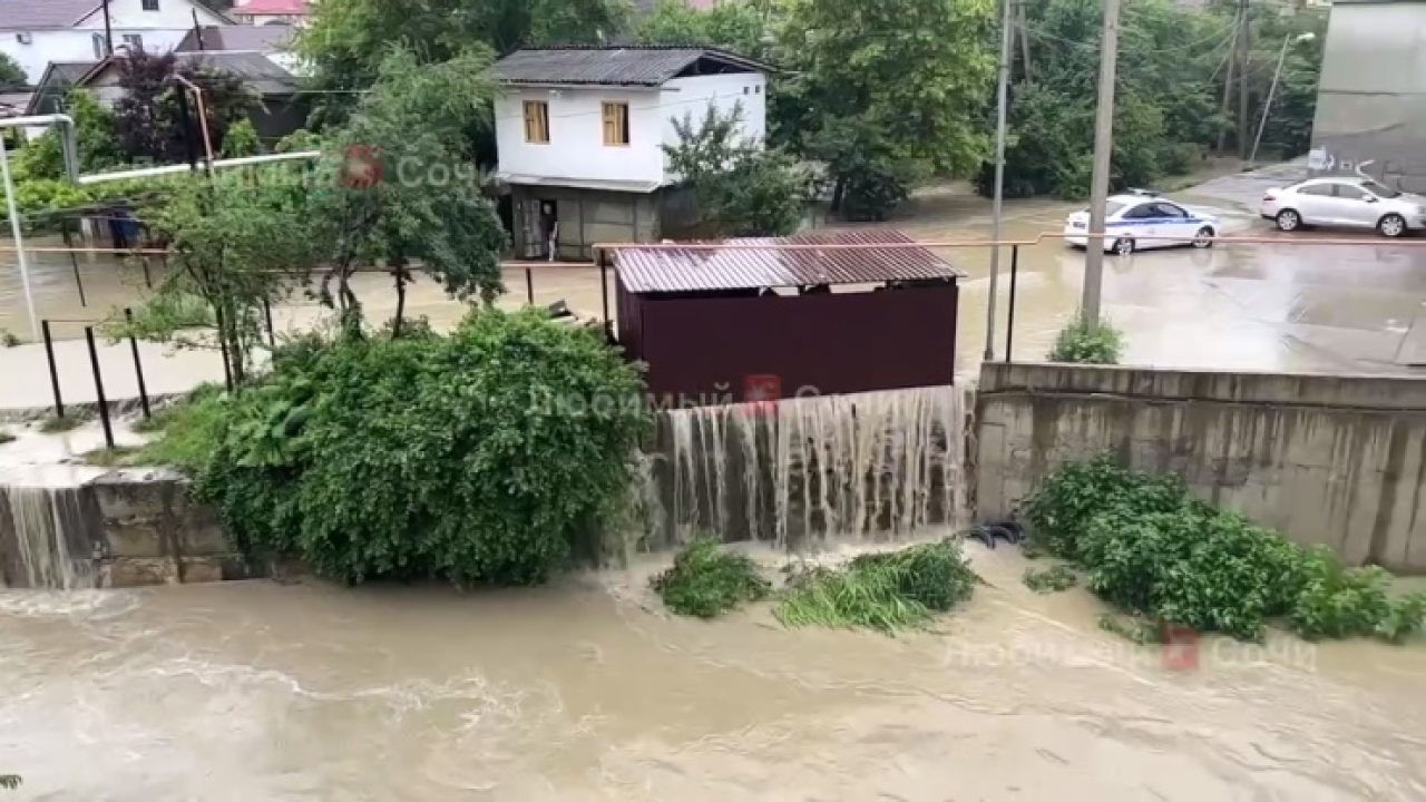 В Лоо после дождя подтопило улицы и дороги - 18 июля, 2022 Все новости,  Происшествия «Кубань 24»