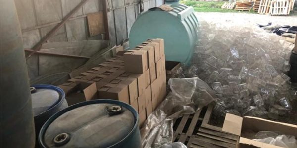 В Армавире с подпольного склада изъяли 32 тонны контрафактного алкоголя, автомат и боеприпасы