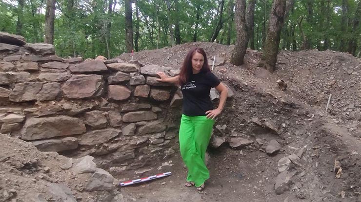 В лесу под Новороссийском археологи раскопали стены замка 6-го века нашей эры
