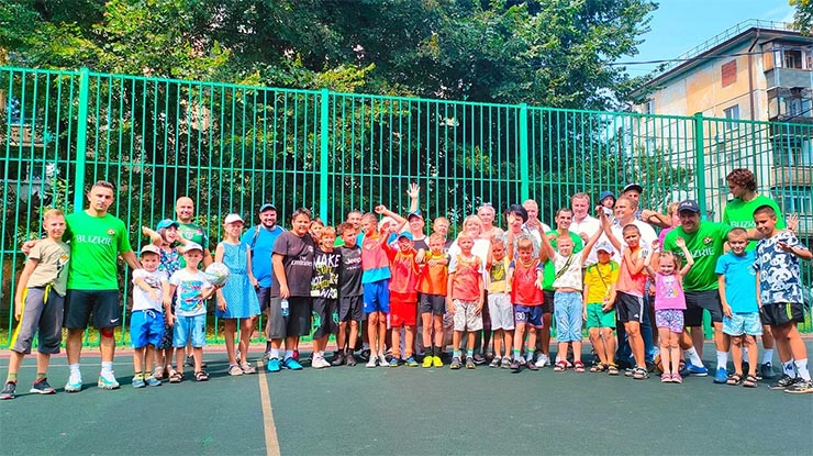 В Краснодаре профессиональные футболисты будут проводить бесплатные тренировки для детей