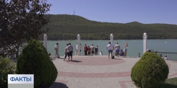 Озеро Абрау попало в топ самых популярных среди российских туристов