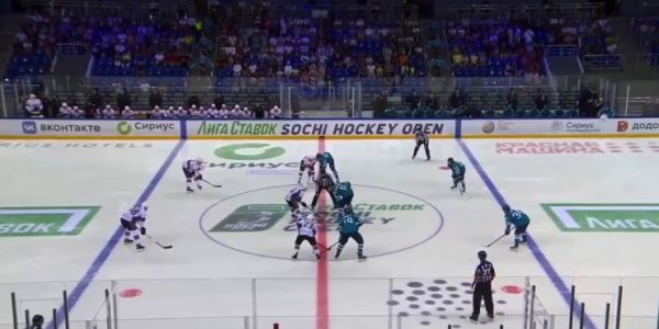 Матч хоккейного турнира между «Сочи» и «Авангардом» начался с драки игроков