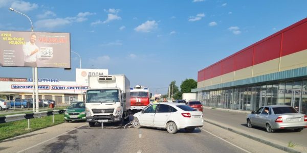 В Краснодарском крае в жестком ДТП с грузовиком погиб мужчина