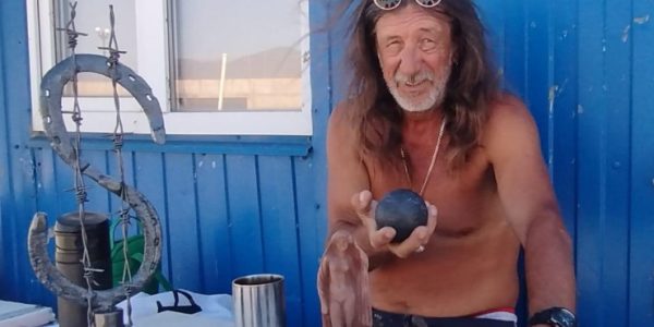 В Новороссийске дайвер нашел на дне моря пушечные ядра