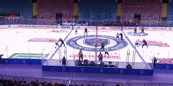 Хоккейный матч между «Сочи» и «Авангардом» начался с массовой драки игроков