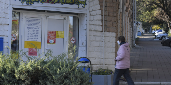В Новороссийске посетителей поликлиники эвакуировали из-за пустой коробки