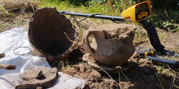 На Кубани местный житель во время строительства уличного туалета нашел меотское захоронение
