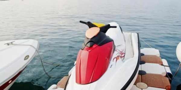 В Геленджике пограничники спасли туриста, который упал в море с гидроцикла