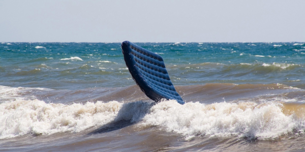 В Анапе 23 августа запретили купаться в море с надувными матрасами