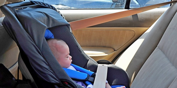 Госавтоинспекция Сочи предупредила о смертельной опасности оставления детей в автомобилях на жаре