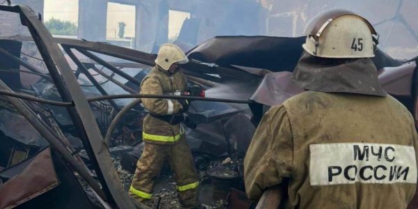 В Анапе сгорели гараж и два одноэтажных дома