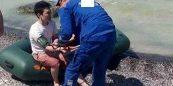В Новороссийске рыбаки спасли семью из трех человек, унесенных в море на SUP-досках