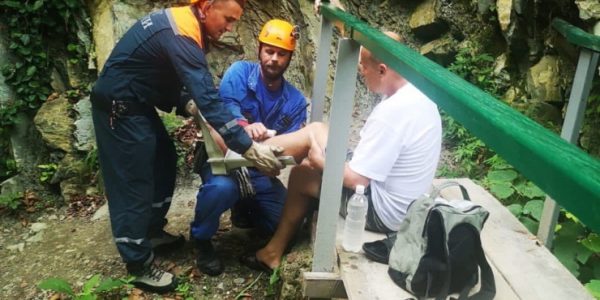 В Сочи туристка во время прогулки в горах упала с лошади и получила сотрясение