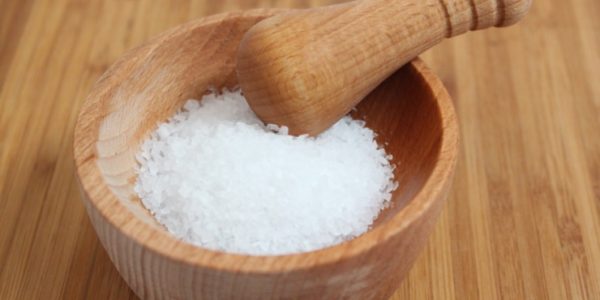 Зависимость и гипертония: диетолог рассказала, чем опасна пищевая соль