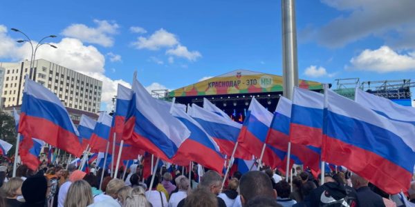 Более 15 тыс. жителей Краснодарского края пришли на митинг #СвоихНеБросаем