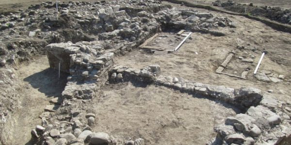 В Белореченском районе археологи нашли фундамент церкви XV века и фрагменты алтаря