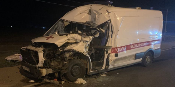 Попавшая под трактор в Ейске женщина погибла в аварии в скорой при перевозке в Краснодар