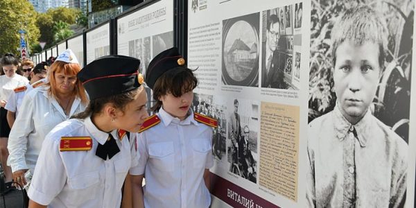В Сочи в День знаний открылась фотовыставка «Юные защитники Родины»