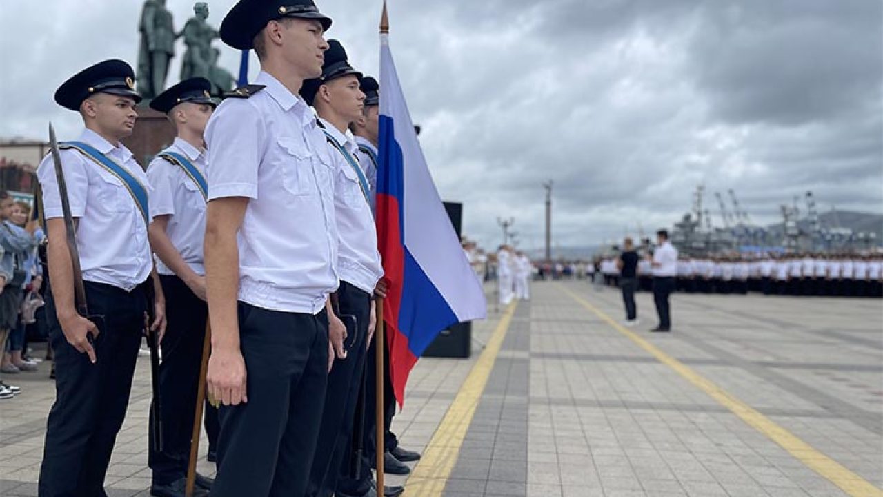 В Новороссийске на Форумной площади прошла церемония «Посвящения в  курсанты» Ушаковки - 16 сентября, 2022 Все новости, Общество, Пресс-релиз  «Кубань 24»