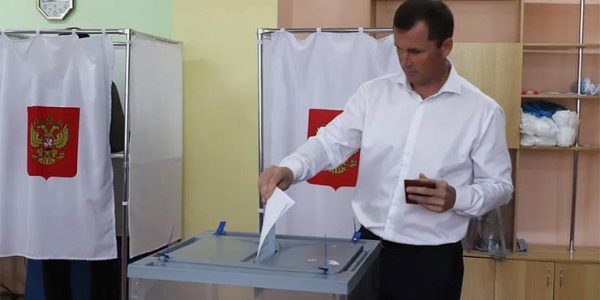 Вице-губернатор Андрей Коробка проголосовал на выборах депутатов ЗСК