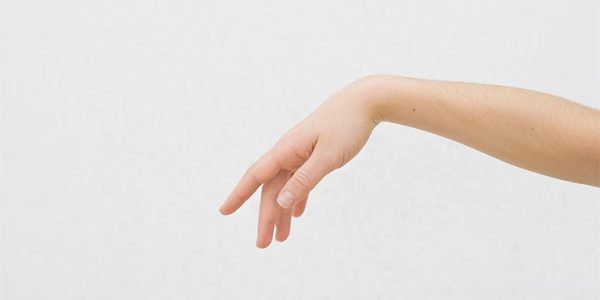 Дерматолог: осенью кожа рук может превратиться в «ворота для инфекций»