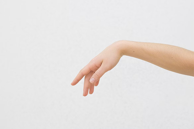 Дерматолог: осенью кожа рук может превратиться в «ворота для инфекций»