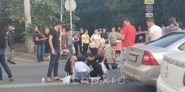 В Краснодаре женщина на Audi сбила мать с ребенком на пешеходном переходе