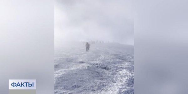 Кубанские альпинисты водрузили флаг Туапсе на горе Арарат на высоте 5 км 137 м