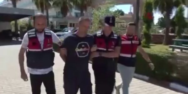 В Турции задержали жителя Темрюка, который на отдыхе забил молотком родителей. Видео