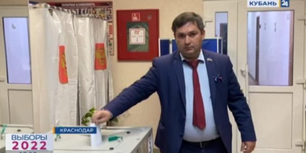 Зампред городской думы Геннадий Уфимцев проголосовал на выборах депутатов ЗСК
