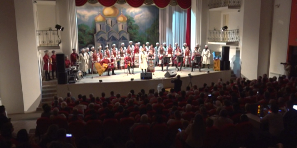 Кубанский казачий хор выступил на благотворительном вечере в Кореновском районе