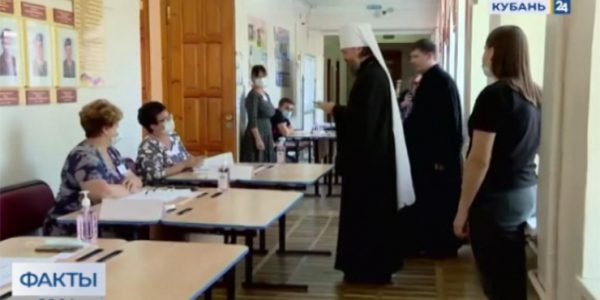 В Краснодаре на выборах депутатов ЗСК проголосовал митрополит Григорий