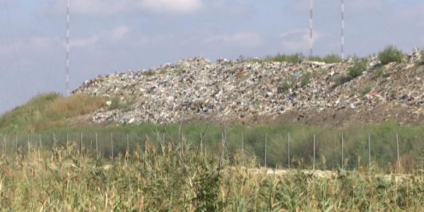 В Красноармейском районе жители пожаловались на мусорный полигон