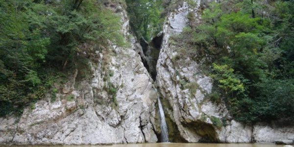 В нацпарке Сочи после дождя «ожили» Агурские водопады