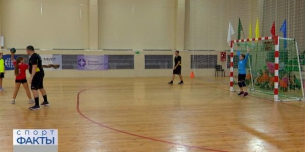 В Краснодаре проходит зональный этап Кубка губернатора по гандболу