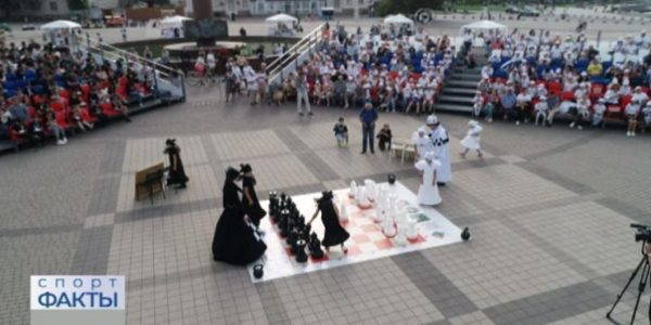 В Новороссийске прошла самая массовая коллективная игра в шахматы