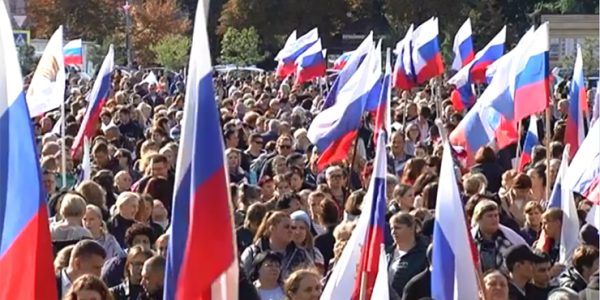 Более 15 тыс. человек на Кубани приняли участие в митинге в поддержку референдумов | «Факты»