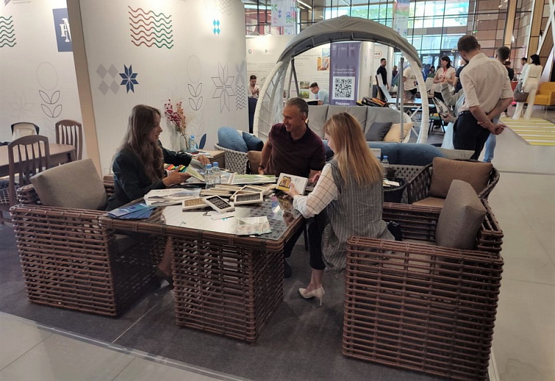 Мебельщики Краснодарского края участвуют в международной выставке в Симферополе
